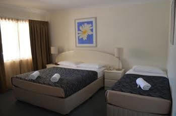 Palms Motor Motel 4*